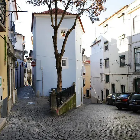 Alfama Yellow House Lisbona