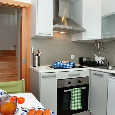 Appartamento Alfama Yellow House *