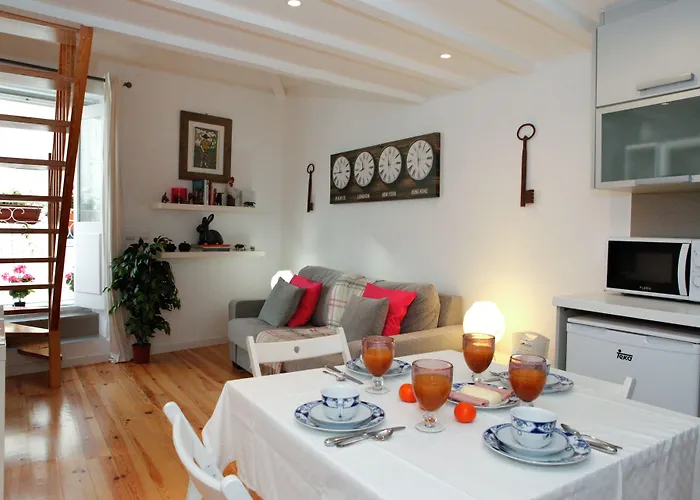 Apartament Alfama Yellow House *