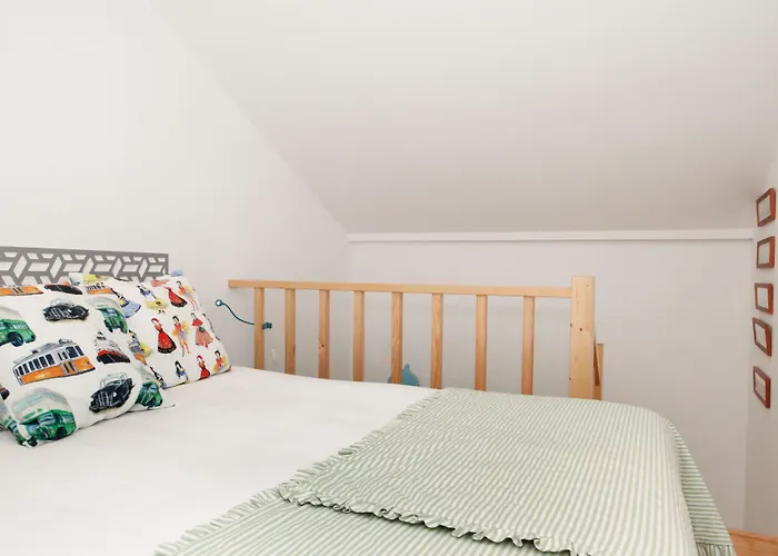 Apartament Alfama Yellow House