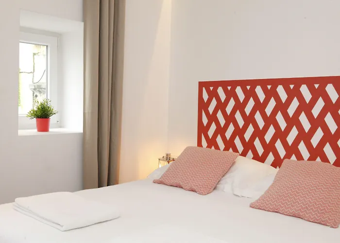 Apartament Alfama Yellow House