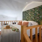 Alfama Yellow House Apartment *