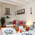 Apartment Alfama Yellow House