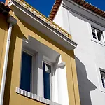 Alfama Yellow House Apartment