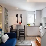 Alfama Yellow House Apartment *