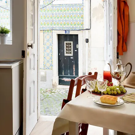 Apartment Alfama Yellow House *