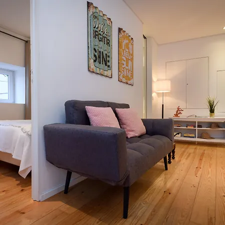 Alfama Yellow House Apartment