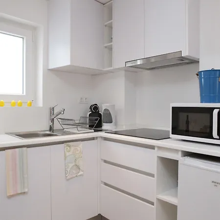 Alfama Yellow House *