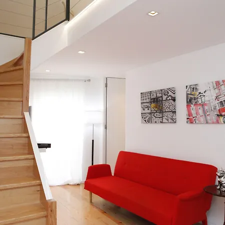 Alfama Yellow House アパート