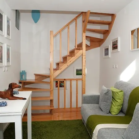 Alfama Yellow House Apartment