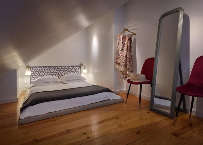 Alfama Yellow House Apartment