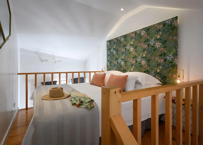 Alfama Yellow House Apartment *