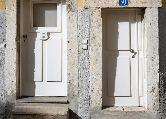 Alfama Yellow House Apartment *