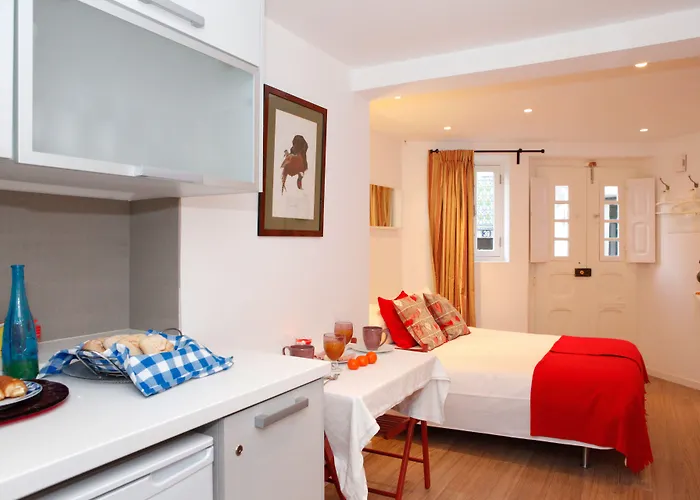 Alfama Yellow House Apartment *