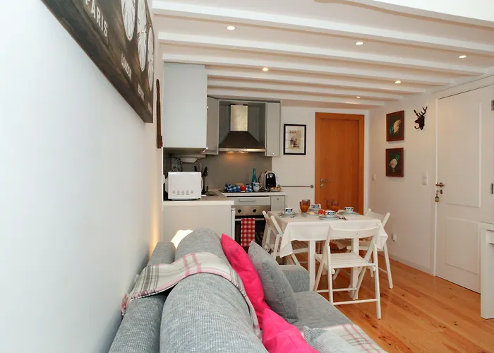 Apartament Alfama Yellow House *