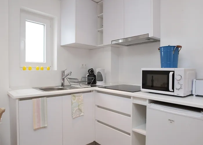 Alfama Yellow House *