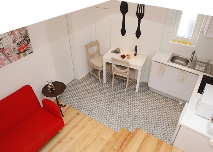 Alfama Yellow House Apartment