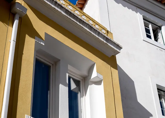 Alfama Yellow House Apartment