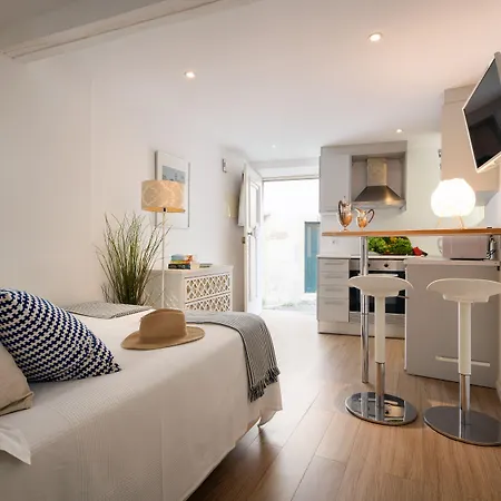 Alfama Yellow House Appartement