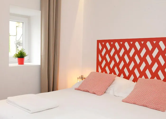 Apartment Alfama Yellow House