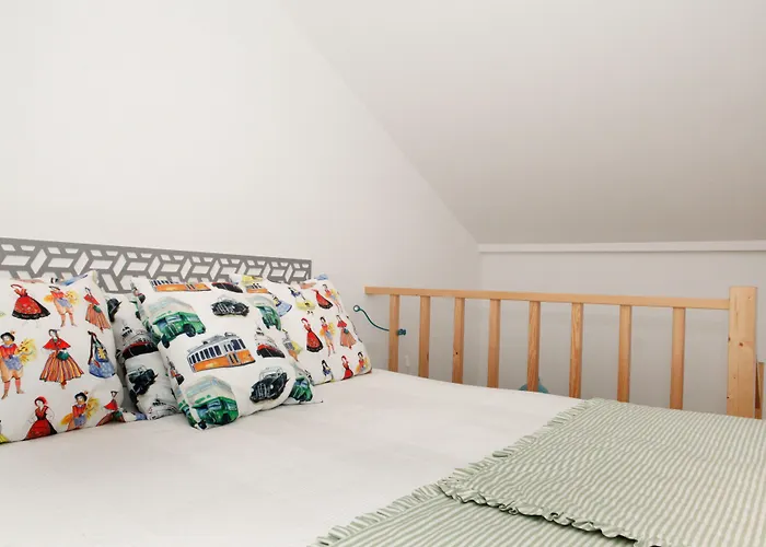 Alfama Yellow House Apartment *
