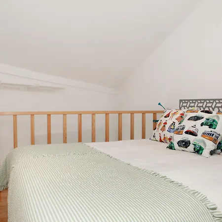 Alfama Yellow House * Lissabon